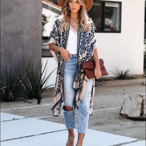 Mediterranean Affair Printed Kimono Top - Picture 5 of 9